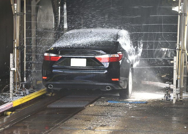 Je auto blinkend schoon: van wasmiddelen tot wasmethoden en milieuvriendelijke oplossingen